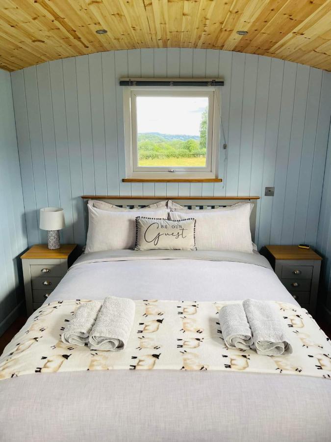 Bespoke Luxury Huts With Hot Tubs. Located In The Black Mountains. Llanveynoe Екстер'єр фото